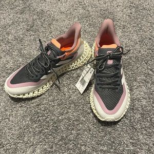 NWT/NWOB - Adidas 4DFWD 2 sneakers